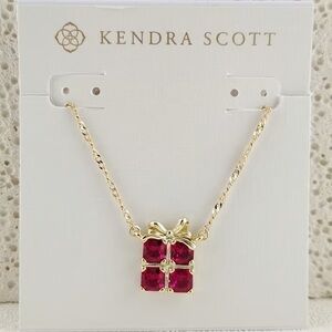 Kendra Scott Present Short Pendant Necklace